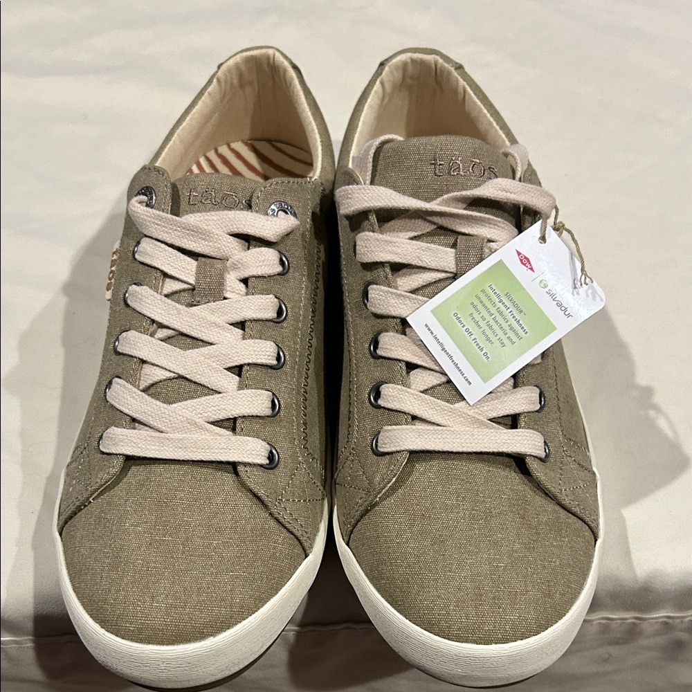 Taos Footwear Women's Sneakers - Khaki and Cream